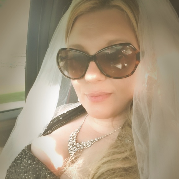 Meet your Posher, Mindy - Picture 4 of 7